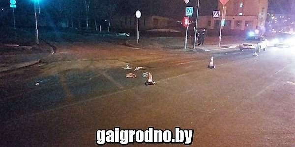 В Лиде девушка попала под автомобиль, перебегая улицу на красный свет (Видео)
