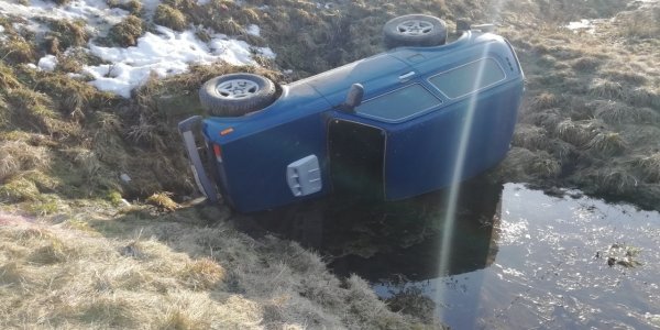 В Ивьевском районе пьяная женщина угнала служебную «Ниву», а позже перевернулась на ней