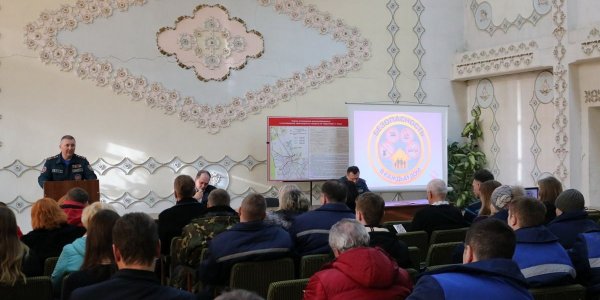 С работниками ОАО «Лидагропроммаш» провел беседу начальник Гродненского областного управления МЧС Сергей Шпарло 