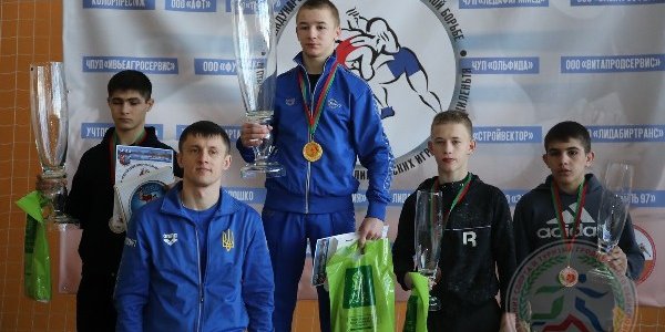 В Лиде прошел республиканский турнир по греко-римской борьбе среди юношей