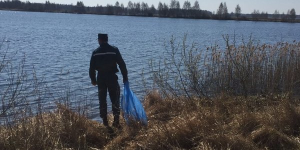 Лидские спасатели приняли участие в общереспубликанской акции «Чистый водоём»