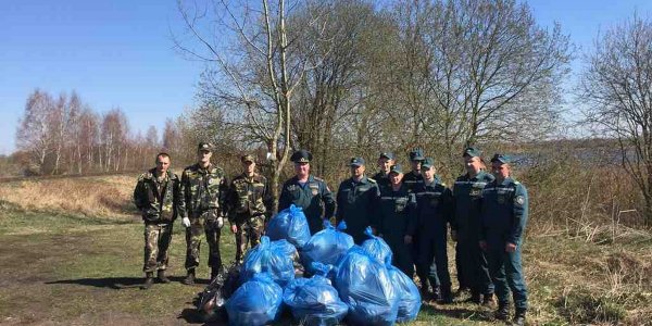 Лидские спасатели приняли участие в общереспубликанской акции «Чистый водоём»