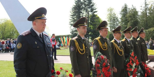 Лидские спасатели приняли участие в праздновании Дня Победы