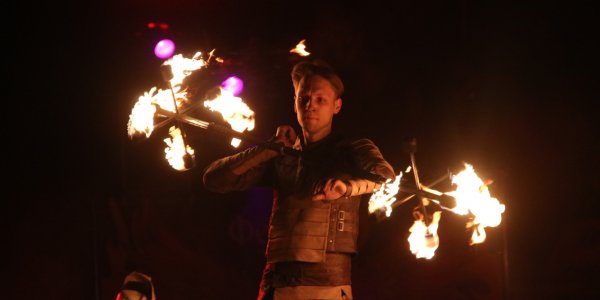 В Лидском замке ярко и зажигательно прошел фестиваль огня "Феникс 2019"