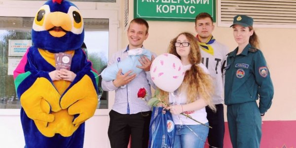 Новоиспеченных жителей города Лида поздравили работники сектора пропаганды