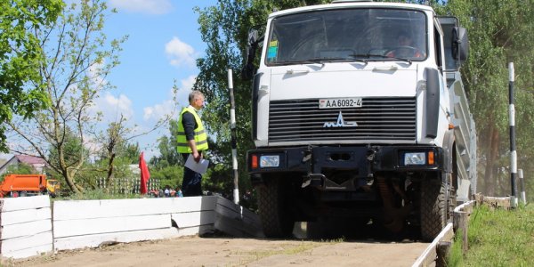 «ДАКАР» на мусоровозах. Лидский водитель стал лучшим