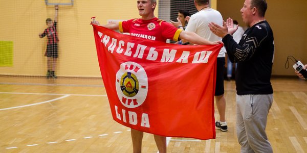 Болельщики команды по мини-футболу  