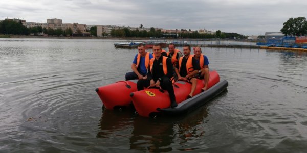 На Лидском озере появился водный аттракцион - "банан" на 10 мест