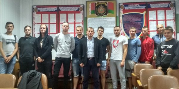 В Лиде прошла встреча фанатов хоккейного клуба с милицией