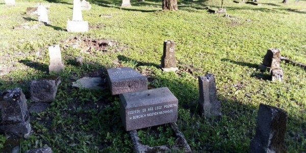 Вандалы разбили около 60 надгробий на двухсотлетнем кладбище в Лиде