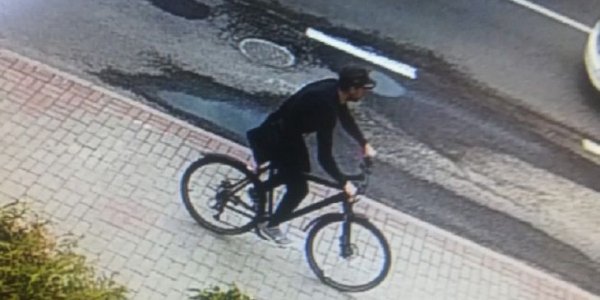 В Лиде зафиксирована серия краж велосипедов, мужчина на фото подозревается в краже двух