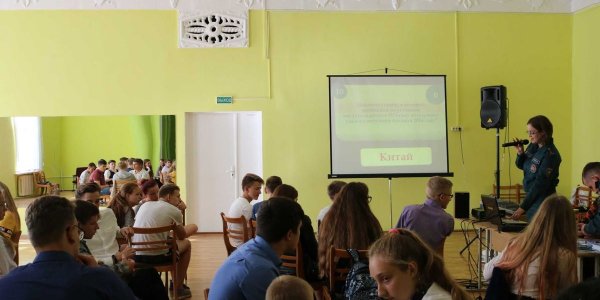 В Лиде прошло интеллектуальное шоу «Мозгобойня. Игры безопасности»