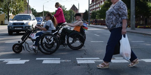 В Лиде открылась инклюзивная велодорожка — первая в Беларуси