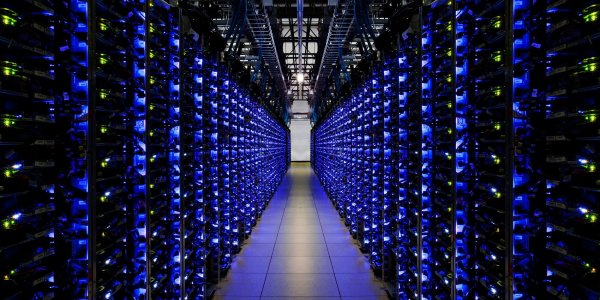 Чему отдать предпочтение — накладным наушникам или беспроводной гарнитуре?