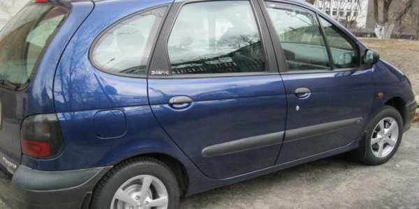 В Лиде подростки украли ценности из автомобиля