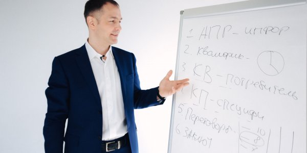 Компания, которая занимается тренингами в сфере продаж