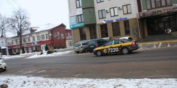 Сегодня 27 декабря ночью в Лиде водитель такси 7220 принял роды прямо в автомобиле!