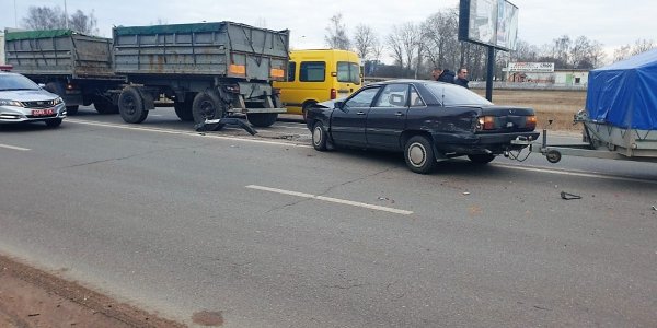 В Лиде столкнулись две легковушки и грузовик