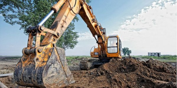 От чего зависит цена разработки грунта экскаватором?