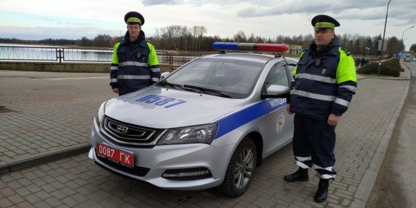 Лидские инспекторы ГАИ не оставили в сложной ситуации женщину с маленьким ребёнком