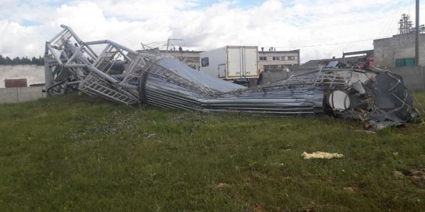 В Лидском районе из-за сильного ветра рухнула водонапорная башня